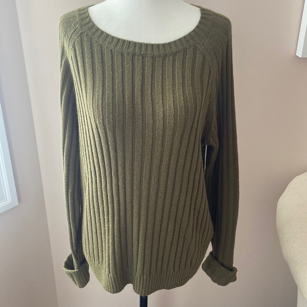 GUESS I Oversized Green Sweater.